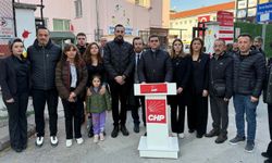 CHP Tepebaşı İlçe Başkanı Tevfik Yıldırım’dan okul önünde açıklama: “10 Kasım’ı tatille gölgeleyemezsiniz.”