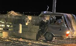 Karaman’da otomobil tıra ok gibi saplandı: Karı-koca hayatını kaybetti
