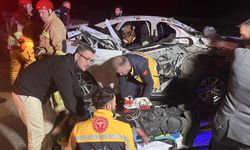 Kamyonete arkadan çarpan otomobil hurda yığınına döndü: 1 ölü, 2 yaralı