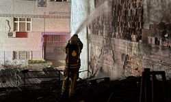 Küçükçekmece’de geri dönüşüm atık tesisi alevlere teslim oldu