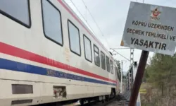 Eskişehir'e gelen yolcu treni yayaya çarptı: Köprüden düşen yaşlı adam hayatını kaybetti!