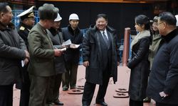 Kuzey Kore lideri Kim, inşası süren dev nükleer denizaltını denetledi
