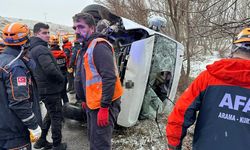 Okul servisi yan yattı, 14’ü öğrenci 15 kişi yaralandı