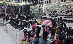 Eskişehir'de kar yağdı, bot satışları hareketlendi: Esnaf 2026’ya umutla bakıyor