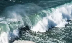 Rüyada büyük bir dalgadan kaçmak ne anlama geliyor?