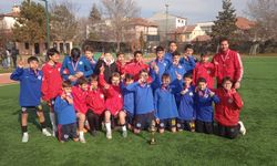 Altyapı Derneği kupasını aldı