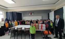 Harçlıklarını biriktirip, dikiş makinası aldılar