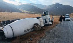 Tatvan-Hizan yolunda beton mikseri şarampole devrildi: 1 yaralı