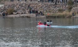 Nehre düşen terliğini almak isterken suya düşen çocuk kayboldu