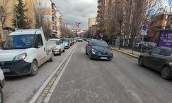 Eskişehir trafiğinde tehlikeli anlar: Sürücü ters yönde ilerledi