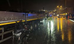 Park halindeki tıra çarpan motosiklet sürücüsü ağır yaralandı