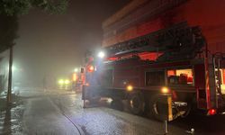 Uşak'ta poşet fabrikasında çıkan yangın söndürüldü