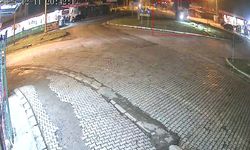 Kontrolü kaybedilen otomobil kavşaktaki refüje çıktı: 1 yaralı