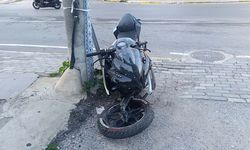 Motosiklet otomobile çarptı: 1 yaralı