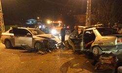 TOFAŞ’ın hurdaya döndüğü kazada 2 kişi yaralandı