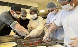 Üniversite öğrencileri Eskişehir'in yöresel lezzetleri için mutfağa girdi