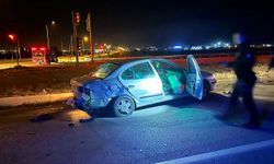 Kırmızı ışık ihlali kazaya sebep oldu: O anlar kamerada