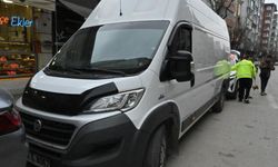 Eskişehir'de korkunç kaza: Kamyonet kadının ayağını ezdi