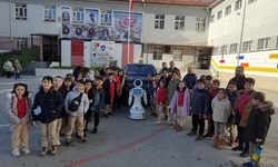 Eskişehir'de ilkokul öğrencilerine TOGG ile yerli ve milli robot tanıtıldı