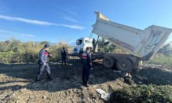 Kaş'ta izinsiz kum alımına jandarma engeli