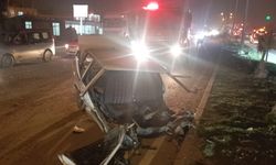 Tırla çarpışan Tofaş ikiye bölündü