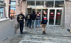 Eskişehir’de 37 suç kaydı bulunan firari dolandırıcı yakalandı!