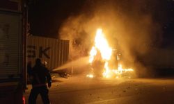 Hatay'da alevlere teslim olan tır kullanılamaz hale geldi