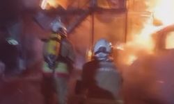 İşçilerin kaldığı konteyner yatakhane alevlere teslim oldu