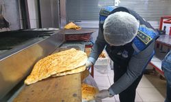 Baharatın içine bozulmasın diye bırakılan çiğ et, zabıta ekiplerini şaşırttı