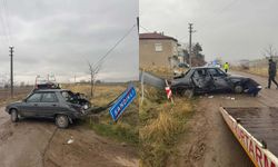 Trafik levhasına çarpıp hurdaya dönen araçta 3 kişi yaralandı