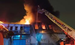 Bursa'da iş yeri yangını: Alevler çevredeki işletmelere sıçradı