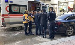 Eskişehir’de alkollü vatandaş ambulansa binmeyi reddetti:  Polis ve vatandaş arasında ilginç anlar yaşandı!