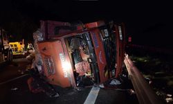 Kuzey Marmara Otoyolu'nda kamyonet devrildi: 2 yaralı