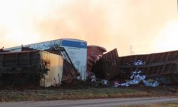 ABD’de kükürt taşıyan tren devrildi, zehirli gaz yayıldı