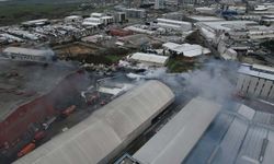 Esenyurt’ta devam eden fabrika yangını havadan görüntülendi