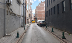 Eskişehir'de o sokaktan arabalar geçmekte zorlanıyor