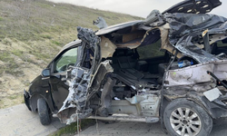 VIP yolcu taşıma aracına kamyonet çarptı