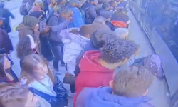 Bayılan kız metrobüsün önüne düştü