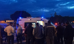 Otomobil ile motosiklet çarpıştı