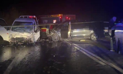 Panelvan ile kamyonet çapıştı: Ölü ve yaralılar var