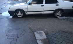 Eskişehir’de engelli rampası araçla kapatıldı: Vatandaşlar tepkili