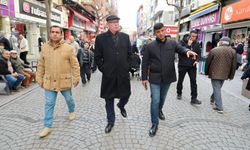 Kazım Kurt, Asarcıklı Caddesi’nde esnaf ve vatandaşlarla buluştu