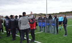 Eskişehir’de 2 Eylülspor maçında hakem krizi: Güvenlik güçleri sahaya indi!