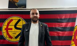 Eskişehirspor Genel Sekreteri Üstünbaş: İç sahadaki tepkiler takımı olumsuz etkiliyor