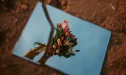 Rüyada kırık bir ayna toplamak ne anlama geliyor?