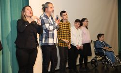 Eskişehir'de duygulandıran gala: Dakikalarca alkışlandı!