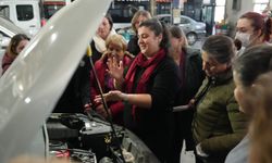 Eskişehir'de Kadınlara Araba Bakım Kursu Tamamlandı, Katılımcılara Sertifikaları Verildi