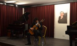 Anadolu Üniversitesi'nde gitar resitaliyle sanat dolu akşam