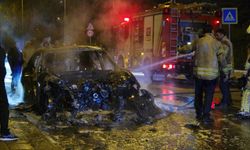 Küçükçekmece’de seyir halindeki otomobil alev topuna döndü