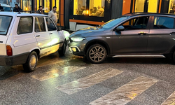 Eskişehir’de kaza: Otomobiller çarpıştı, tramvay seferinde aksama yaşandı!